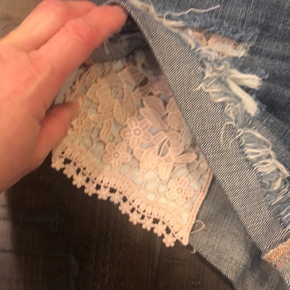 NEW AEO Distressed High Rise Embroidered Festival 100% Cotton Size 2 Jean Shorts - Picture 5 of 16